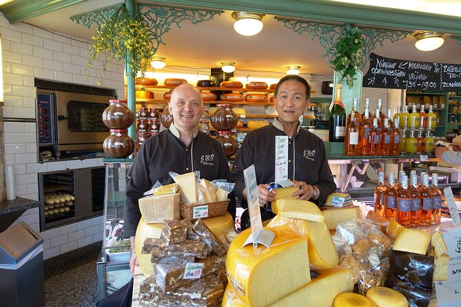 Amsterdam Jordaan Food & Drinks Tour with Eating Europe - Café de Poort Amsterdam Gouda tasting: aging is the secret sauce