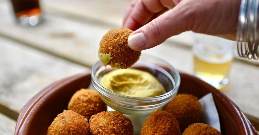 Amsterdam: Jordaan Food Tour of 10+ Local Classic Tastings - The tasting lineup: Dutch classics you will actually recognize