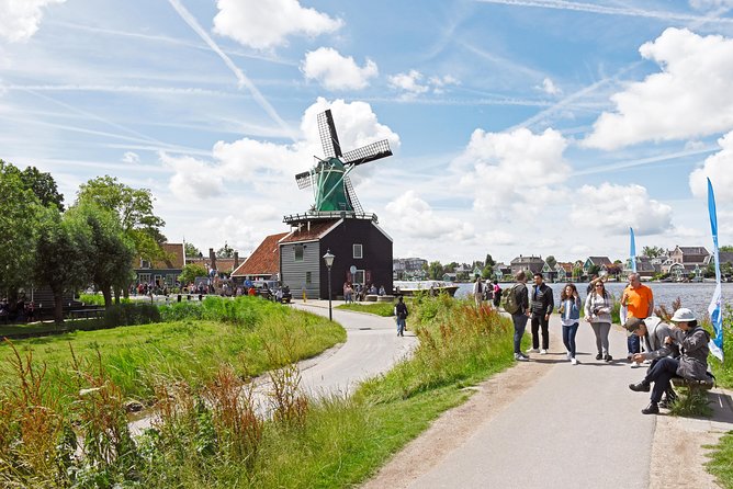 Amsterdam: Keukenhof and Zaanse Schans Windmills Guided Day Trip - Zaanse Schans windmill village: working mills, period buildings, and crafts
