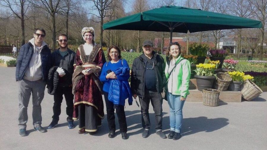 Amsterdam: Keukenhof Gardens Guided Tour Spanish and English - Private Bus Transfer: Comfort, Timing, and What Can Go Wrong
