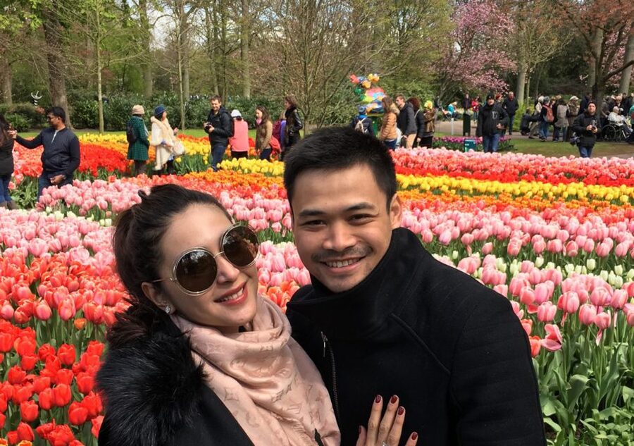 Amsterdam: Keukenhof Tulip Garden and Giethoorn Experience - Giethoorn: Canals, Bridges, and a 1-Hour Boat Cruise That Makes It Click