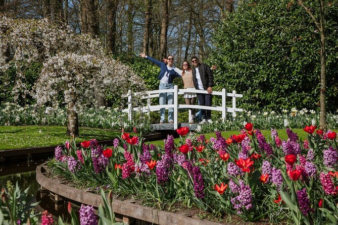 Amsterdam: Keukenhof, Zaanse Schans & Volendam Tour - Volendam and Marken: villages plus a boat ride for a real change of pace