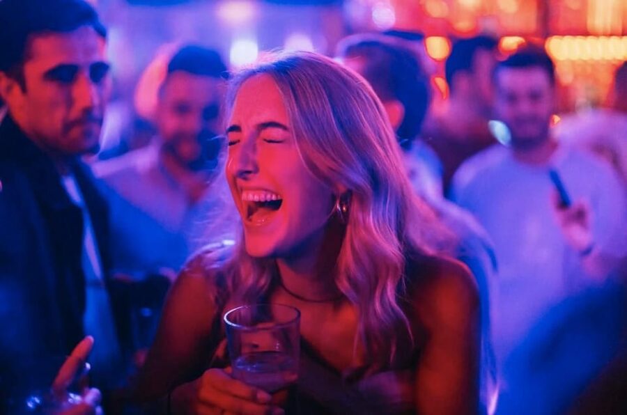 Amsterdam: King’s Day Pub Crawl with VIP Club Entry - VIP club entry and skip-the-line security, what it really buys you