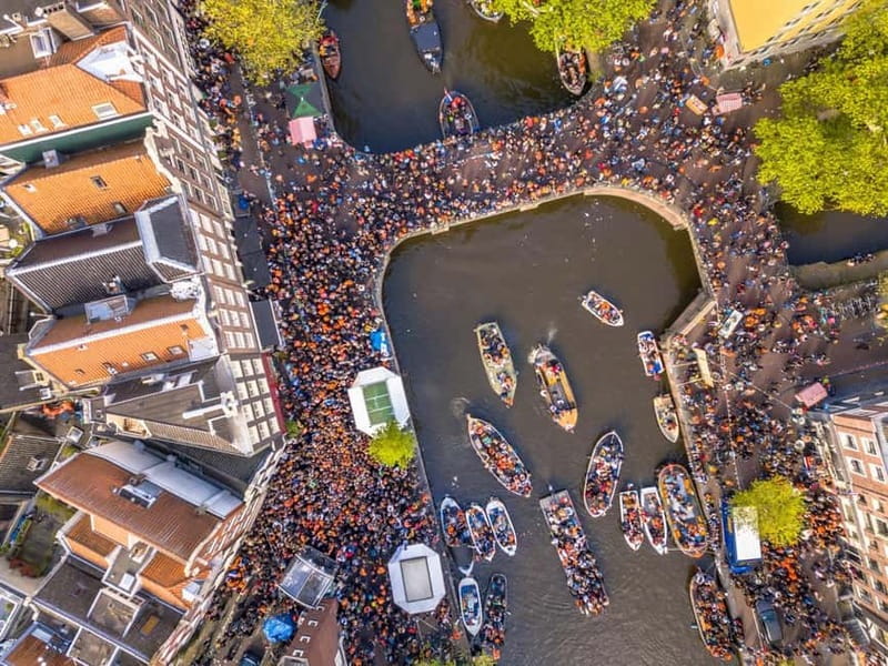 Amsterdam: Kings Day Boat Party with Unlimited Drinks - The 1.5-hour itinerary: cruising the canals while King’s Day happens around you