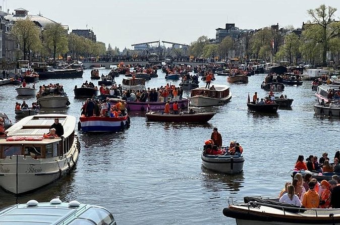Amsterdam: Kingsday Party Cruise including Drinks - Group size, comfort, and your best photo strategy