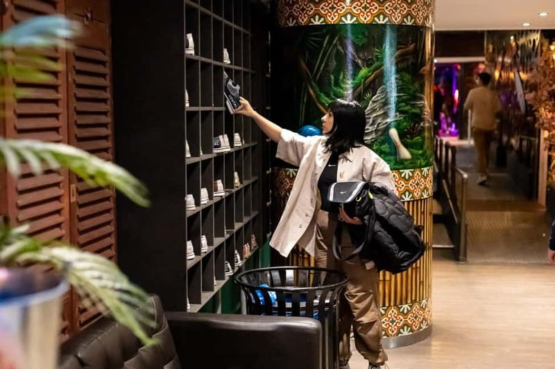 Amsterdam: LED Bowling Experience - Audio, Back Wall Videos, and the Sub-Tropical Party Mood