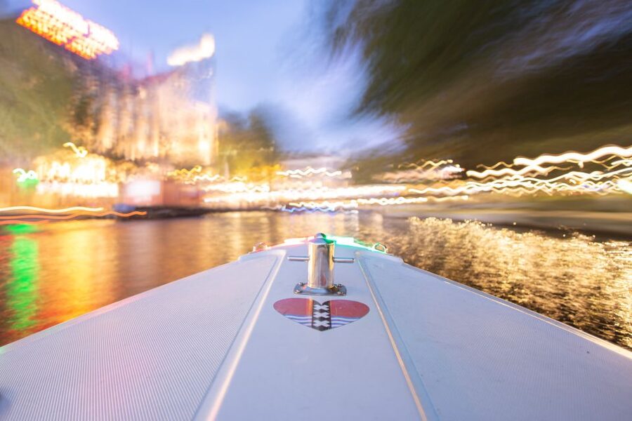 Amsterdam Light Festival Boat Cruise - The guide matters, and English storytelling keeps it interesting