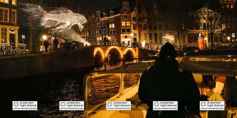 Amsterdam: Light Festival Boat+Unlimit.Drinks & Snack Option - Where the Amsterdam Light Festival artworks fit into the city story
