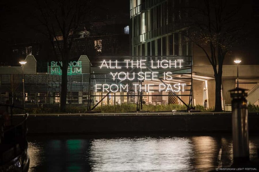 Amsterdam: Light Festival Boat+Unlimit.Drinks & Snack Option - Starting at Amsterdam Central, then gliding into the night