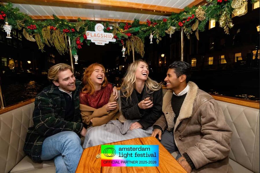 Amsterdam: Light Festival Cruise + Stroopwafel & Hot Choco - From NEMO to Amsterdam Centraal: your 75-minute canal route