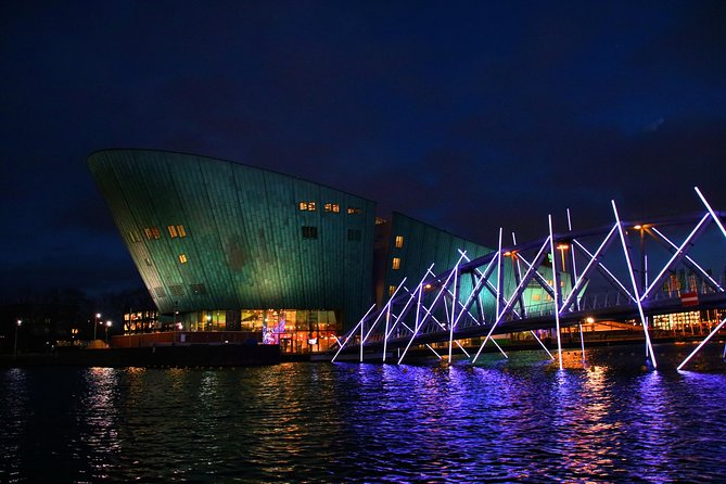 Amsterdam: Light Festival Cruise with Unlimited Drinks Option - Getting to Starboard Dock and What the Small Boat Feels Like
