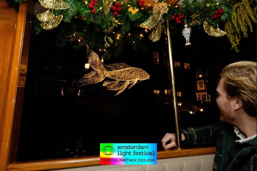 Amsterdam: Light Festival Heated Cruise + Unl Drinks & Snack - Photo angles and comfort tips that actually help