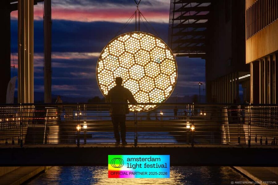 Amsterdam: Light Festival Heated Cruise + Unl Drinks & Snack - Rating and why it stays popular