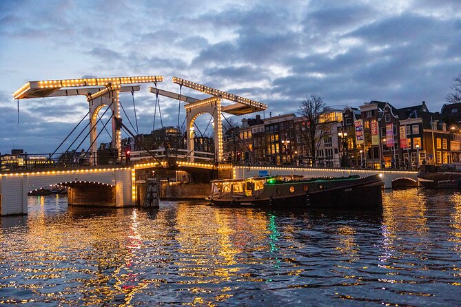 Amsterdam: Light Festival Open Boat - Unl. Drinks Option - Theatre Staging and How the Guide Turns Buildings Into Stories