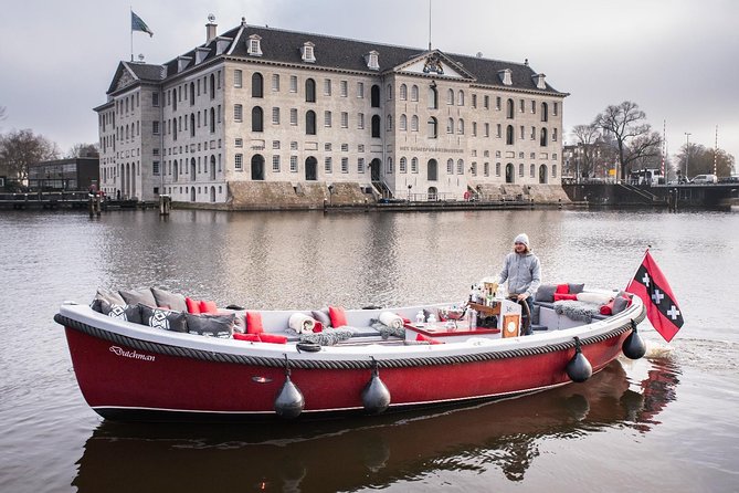 Amsterdam Light Festival: Saloon Boat Cruise + Hot Drinks & Bite - Live skipper and host commentary, and how to hear it