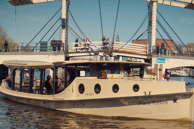 Amsterdam: Luxury Canal Cruise with Historic VR Experience - The Canal Cruise Portion: Comfort and Photo Angles Without the Steps