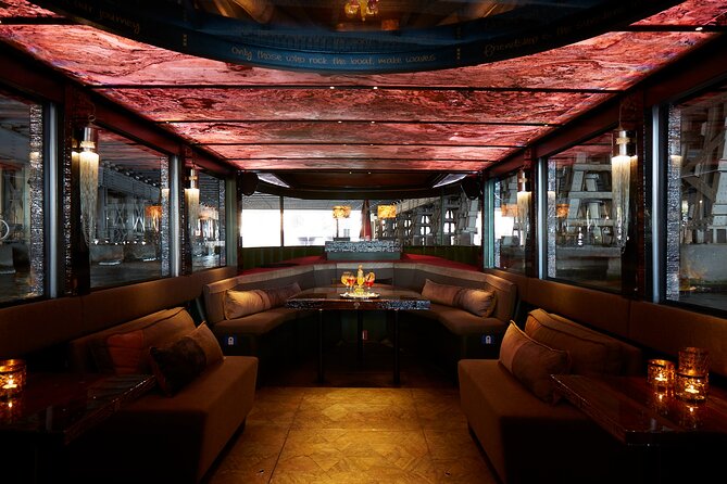 Amsterdam: Luxury Light Festival Cruise Unlimited Drinks Included - 360-degree windows, blankets, and the bar that helps you last