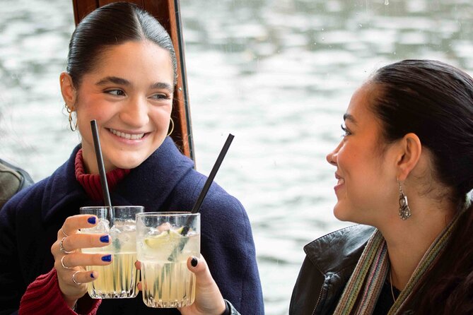 Amsterdam: Luxury Saloon Boat Cruise with Cocktails & Waffle - The route: the Amsterdam highlights you pass in one hour
