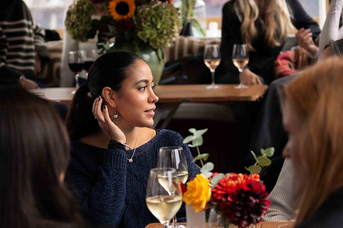 Amsterdam: Luxury Saloon Boat Cruise with Cocktails & Waffle - Price and drink options: what you actually get for the money