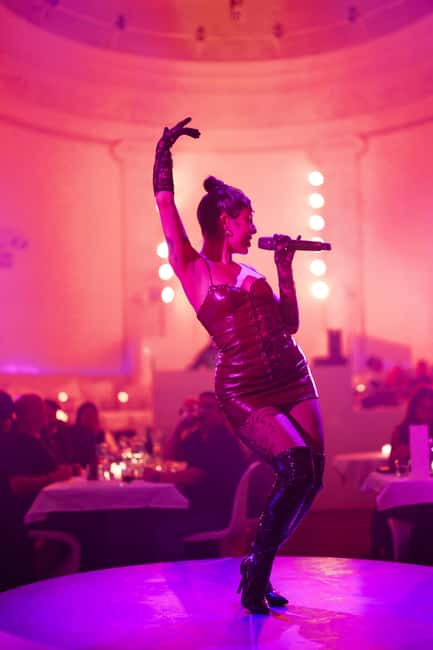 Amsterdam: Midnight Masquerade Dinner Show - Entertainment style, DJs plus live acts that keep energy high