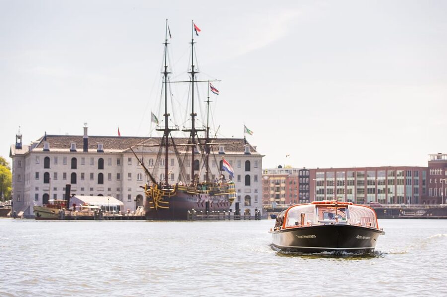 Amsterdam: Moco Museum Entry Ticket and Canal Cruise - Practical rules and gotchas: pets, wheelchairs, and staying on schedule