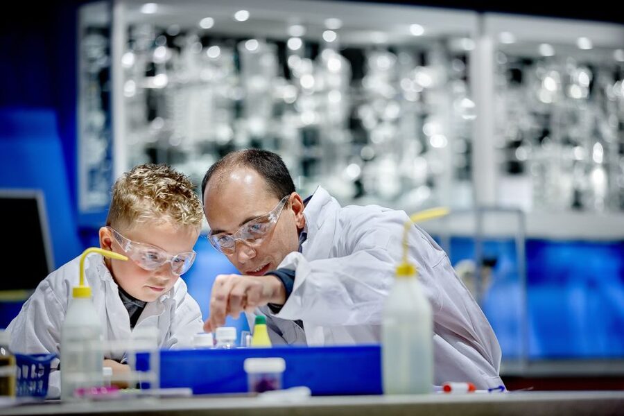 Amsterdam: NEMO Science Museum Ticket - Workshops, Videos, Experiments, and Live Demonstrations