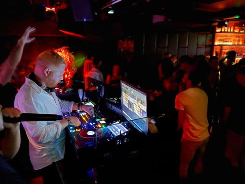 Amsterdam: New Year's Eve Pub Crawl Party and VIP Club Entry - Your Route: Five-Plus Bars and Clubs, Built Around Midnight