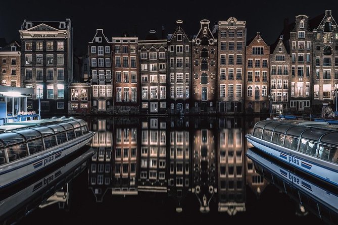 Amsterdam Night Photography Workshop with a Professional - Your 9:30 pm rhythm: meeting near Centraal and heading out