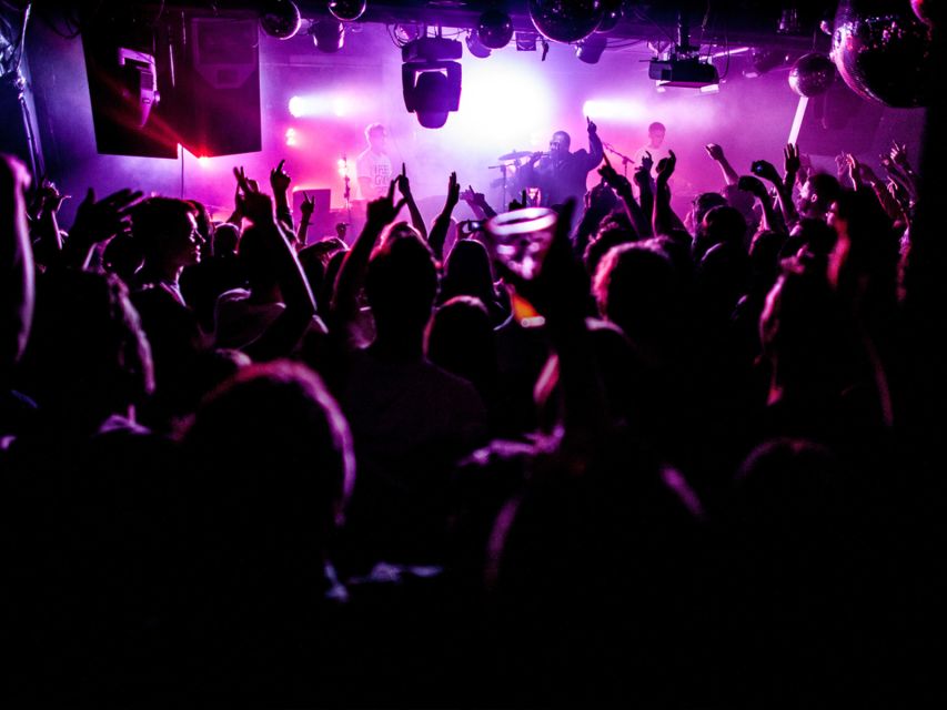 Amsterdam: Nightlife Ticket with Champagne and Cruise - Key Points at a Glance