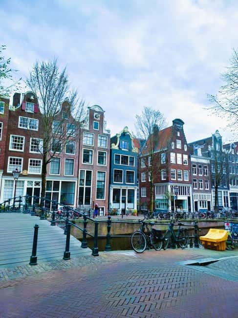 Amsterdam: Off the Beaten Path Bike Tour in French - Magere Brug and Amstelveld: classic Amsterdam views, timed well