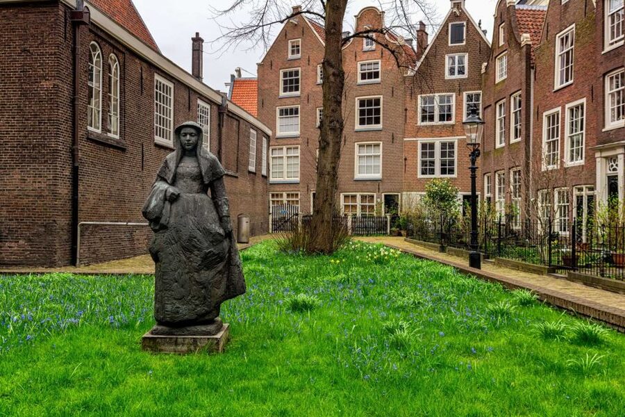 Amsterdam Old Town Highlights Private Guided Walking Tour - Dam Square: the big stage, the monument, and the royal address area