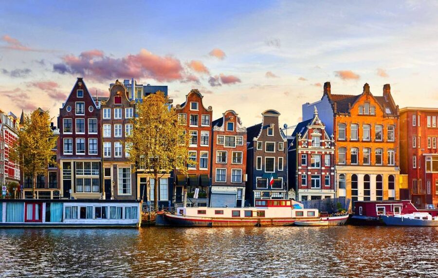 Amsterdam Old Town Highlights Private Guided Walking Tour - Royal Palace option: Golden Age glamour, and what if it is closed