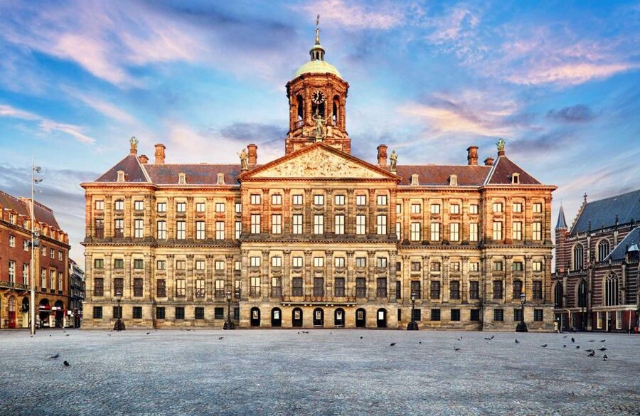 Amsterdam Old Town Highlights Private Tour & Cruise Tickets - Private Old Town Walking Route, from Dam Square toward Central Station
