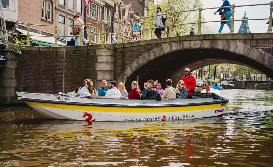 Amsterdam: Open Boat Canal Cruise (with Free Spritz Option) - The 1-hour route: Centraal Station to NEMO, then the famous bridges and canals