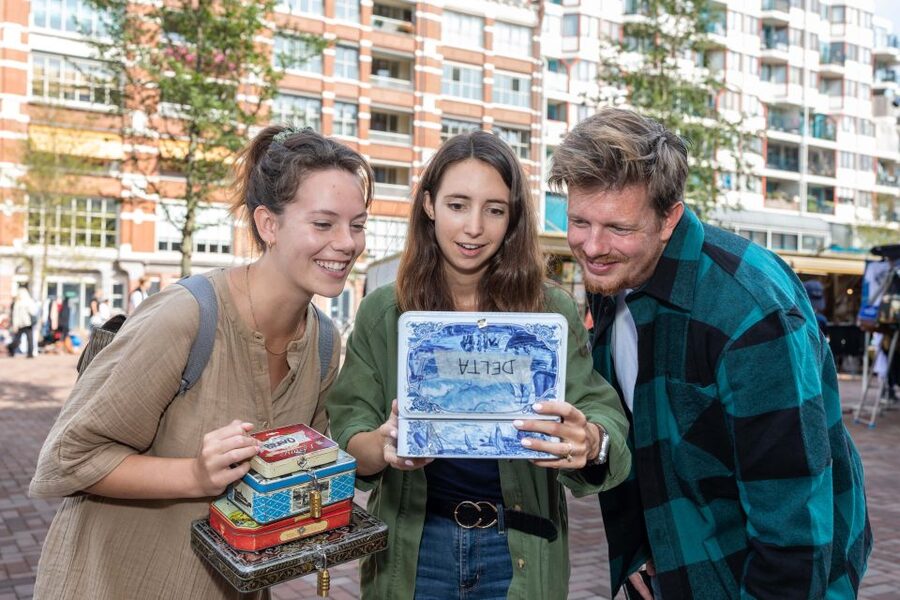 Amsterdam: "Operation 45 " Treasure Hunt Walking Tour - Following the Dutch Resistance Trail Through the Jewish District
