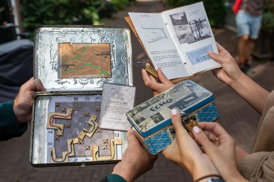 Amsterdam: "Operation 45 " Treasure Hunt Walking Tour - Shadow Wall and the Portuguese Synagogue: Puzzle Stops Worth Slowing Down For