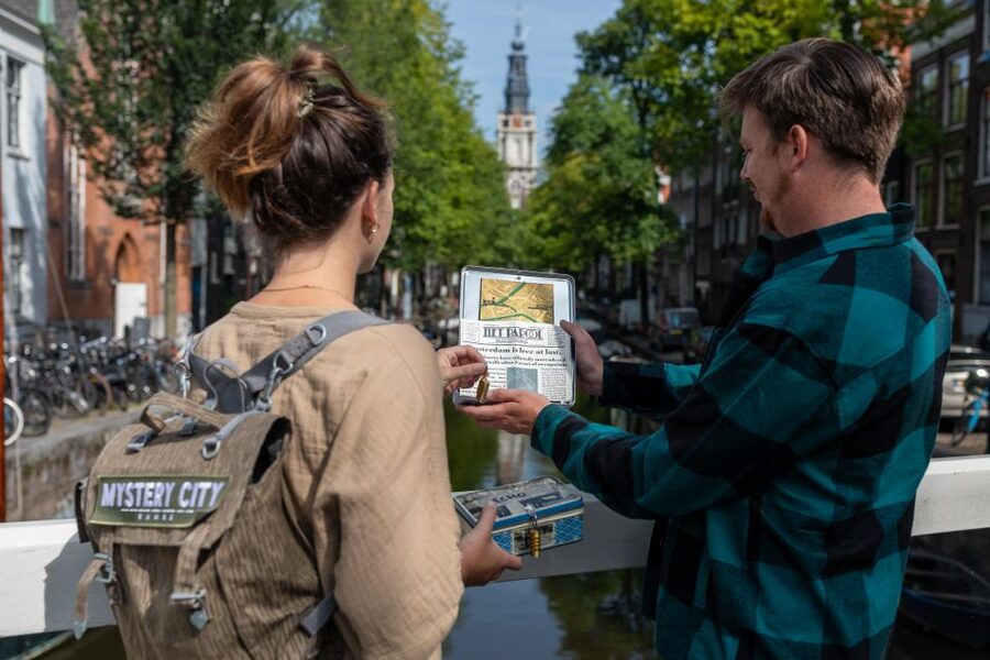 Amsterdam: "Operation 45 " Treasure Hunt Walking Tour - Time on Foot, Distance, and How Fast You Can Finish