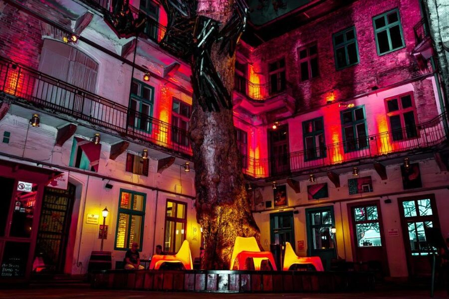 Amsterdam: Original Pub Crawl Party with VIP Entrance - Key highlights you will feel right away