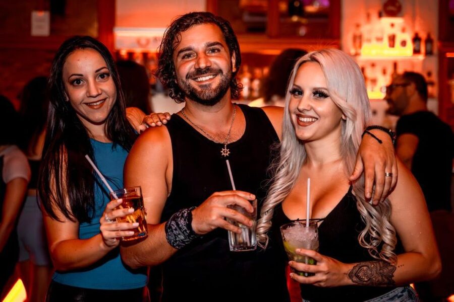 Amsterdam: Original Pub Crawl Party with VIP Entrance - Should you book this tour or pass?
