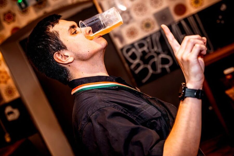 Amsterdam: Original Pub Crawl Party with VIP Entrance - Starting at Generator Hostel Bar, then to The Waterhole