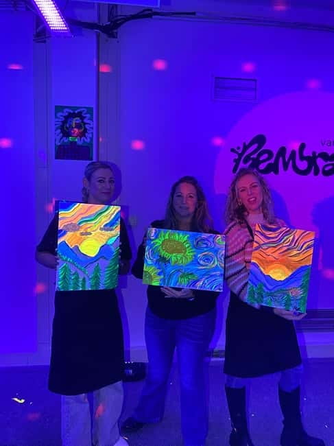 Amsterdam: Paint and Sip in the Dark at Rembrandt van Wine - Who should book this and who might not love it