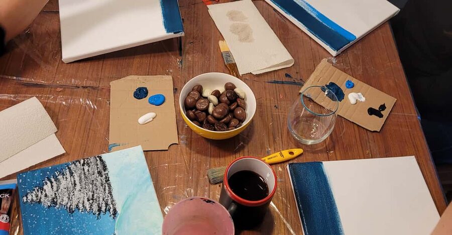 Amsterdam: Paint and Sip Workshop for (Bachelorette) Parties - Tipsy Artists Paint and Sip in Amsterdam for Bachelorette Groups
