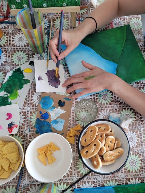 Amsterdam: Paint and Sip Workshop for (Bachelorette) Parties - Living Room Setting or Lively Bar: Pick the Vibe That Fits Your Group