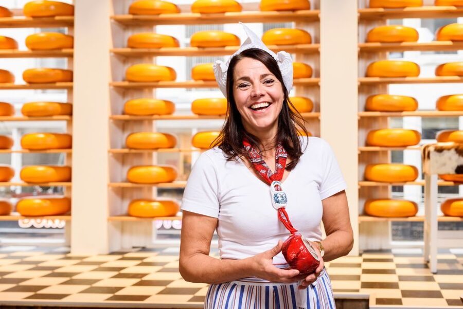 Amsterdam: Premium Henri Willig Cheese Tasting Experience - The Cheese Lineup: 10 Pieces, Mustard, Dips, and Crackers