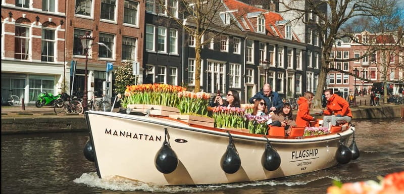 Amsterdam: Premium Tulip Boat Canal Tour - The 1-hour cruise structure, and what to watch for
