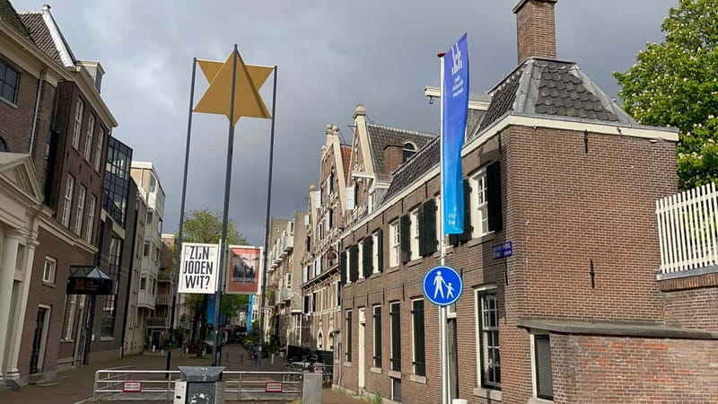 Amsterdam: Private Anne Frank and Jewish History Tour - Artis Zoo and Plantage as a breather, not a detour