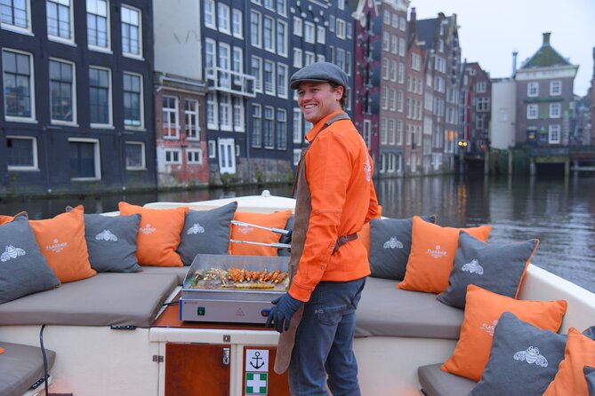 Amsterdam Private BBQ and Drinks Cruise With Onboard Chef - BBQ and drinks onboard: why this meal format works