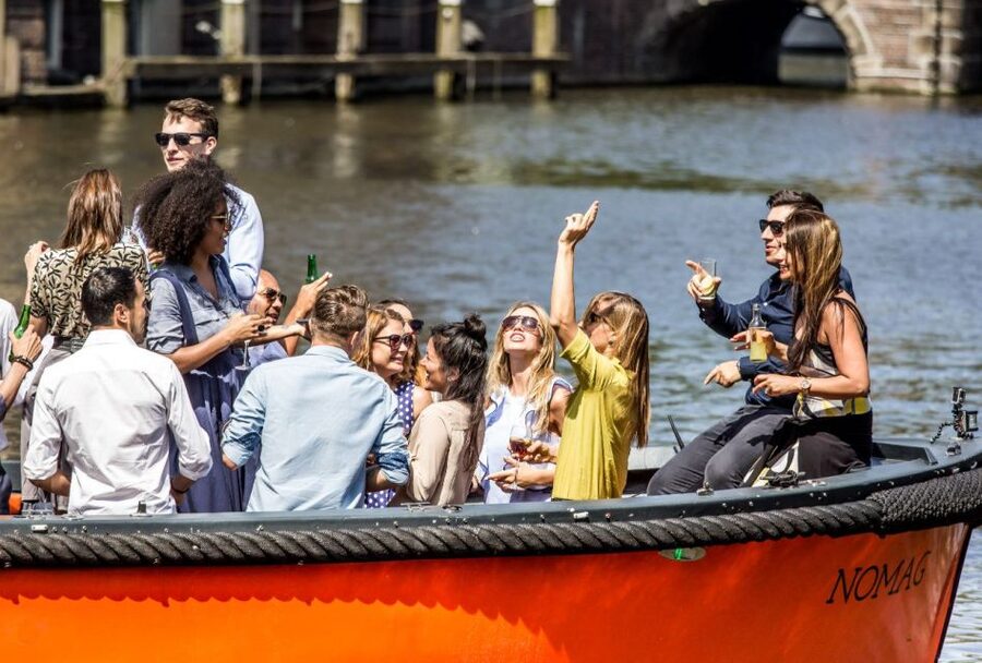 Amsterdam: Private BBQ Cruise with Personal Chef & Drinks - Unlimited beer and wine, plus the comfort of a hosted meal