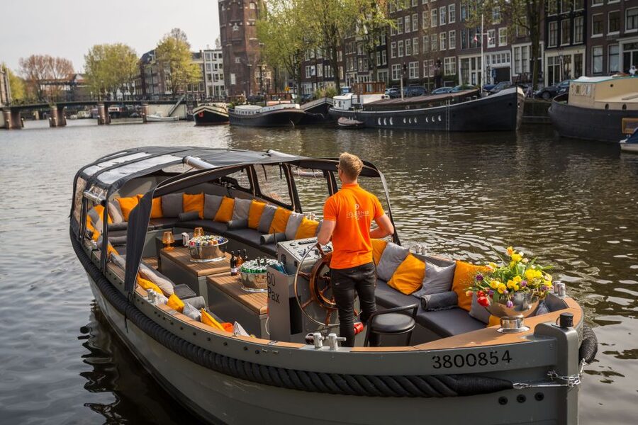 Amsterdam: Private BBQ Cruise with Personal Chef & Drinks - What you get for $382 per person (and when it is a good deal)