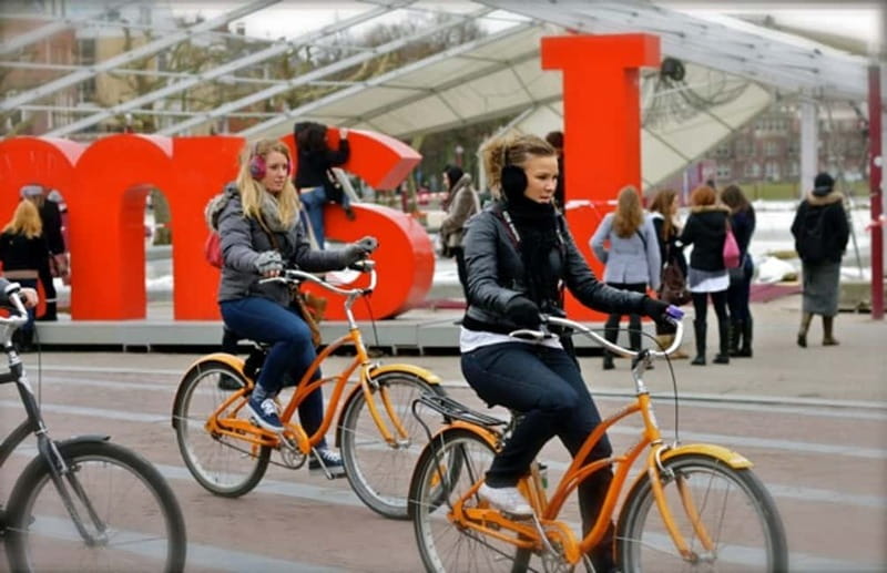 Amsterdam: Private Bike Tour - Bike lanes, confidence, and why the guide style matters